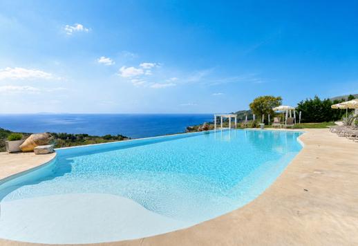 出售位於烏利塞海岸的帶全景露台的住宿設施 Image 1