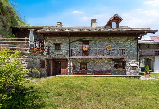 Prestigious designer chalet with refined and elegant interiors for sale in Sestriere Image 1