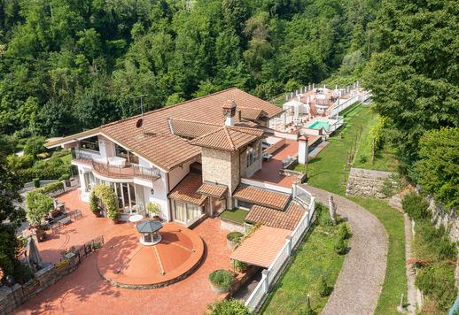 Dream venue for private eventsw among the vineyards of Valcalepio, a few kilometres from Lake Iseo Image 1