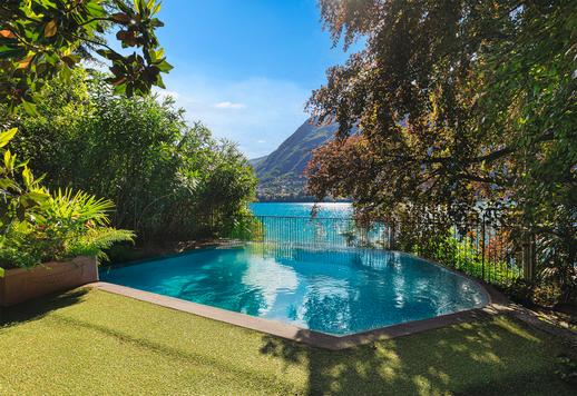 Elegante villa rodeada de vegetación con impresionantes vistas del lago de Como en venta Image 7