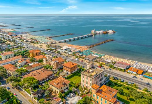 Historical villa in an Art-Nouveau style and a panoramic rooftop for sale on the Tuscan coast Image 4