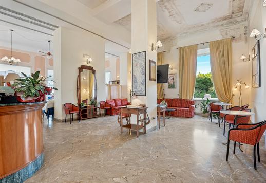 Historische villa in Libertystijl met een panoramisch dakterras te koop aan de kust van Toscane Image 9