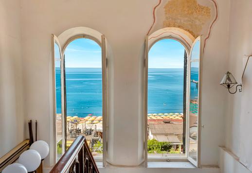 Historische villa in Libertystijl met een panoramisch dakterras te koop aan de kust van Toscane Image 8