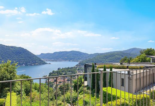 Moradia com terraço panorâmico virado para o lago à venda em Cernobbio Image 1