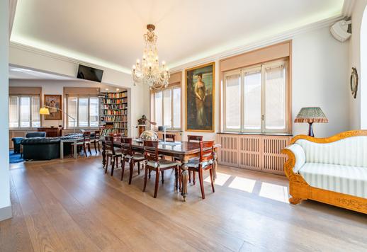 Продається розкішний пентхаус з великими терасами в центрі Мілана Image 6