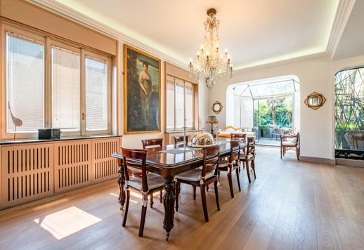 Продається розкішний пентхаус з великими терасами в центрі Мілана Image 1