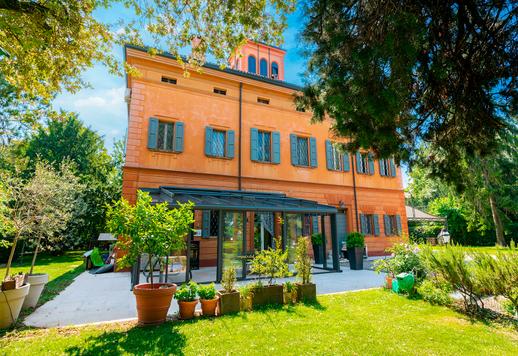 Prestigiosa villa ottocentesca con giardino secolare e comfort moderni in vendita in Emilia Romagna Image 3