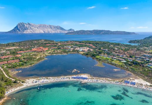 Charmig egendom med direkt tillgång till havet till salu i exklusiva San Teodoro Image 2