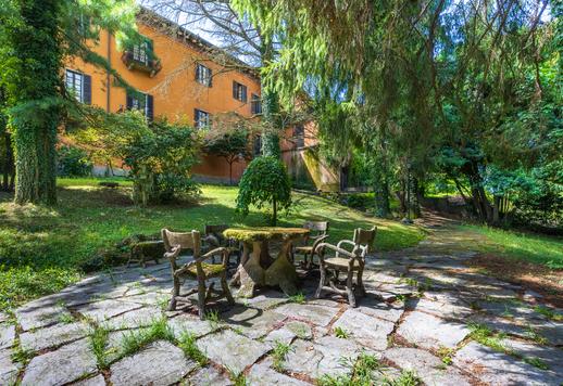 Villa storica in vendita in Lombardia ai piedi del Lago di Varese Image 7