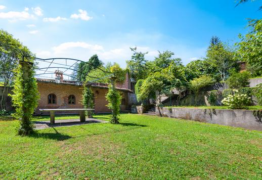 Villa storica in vendita in Lombardia ai piedi del Lago di Varese Image 9