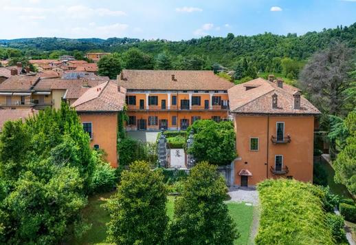 Villa storica in vendita in Lombardia ai piedi del Lago di Varese Image 1