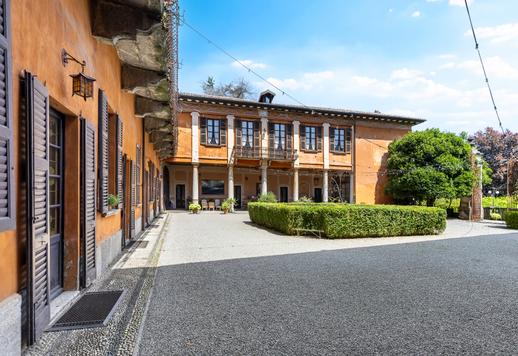 Villa storica in vendita in Lombardia ai piedi del Lago di Varese Image 6
