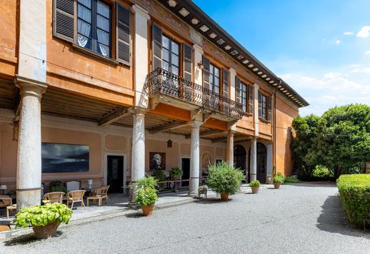 Villa storica in vendita in Lombardia ai piedi del Lago di Varese Image 3