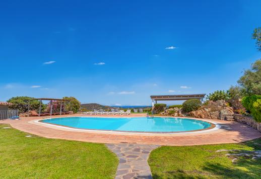 Elegant property with big private garden, panoramic terrace and pool for sale in Sardinia Image 5