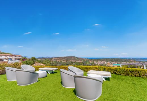 Elegant property with big private garden, panoramic terrace and pool for sale in Sardinia Image 9