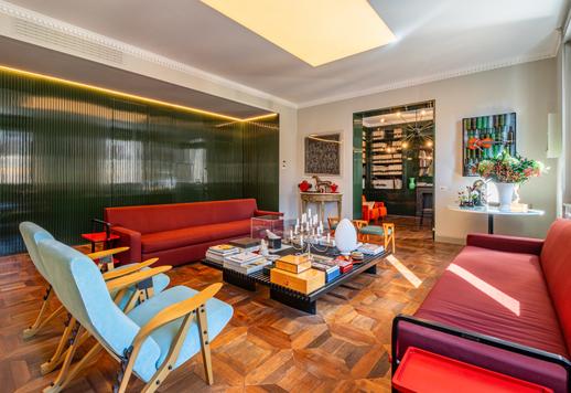 Ten apartament z balkonami, piwnicą i miejscem parkingowym znajduje się w ekskluzywnej uliczce równoległej do Via Monte Napoleone. Image 4