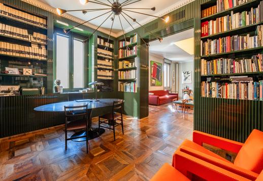 Ten apartament z balkonami, piwnicą i miejscem parkingowym znajduje się w ekskluzywnej uliczce równoległej do Via Monte Napoleone. Image 8