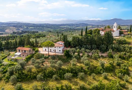 Residenza di lusso ristrutturata con finiture di alto livello e vista sulle colline toscane in vendita a sud di Firenze Image 2