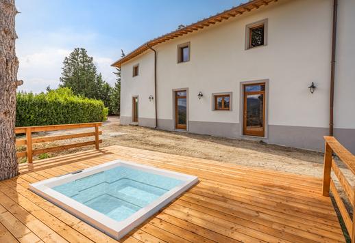 Residenza di lusso ristrutturata con finiture di alto livello e vista sulle colline toscane in vendita a sud di Firenze Image 8