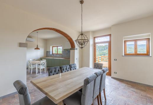 Residenza di lusso ristrutturata con finiture di alto livello e vista sulle colline toscane in vendita a sud di Firenze Image 9