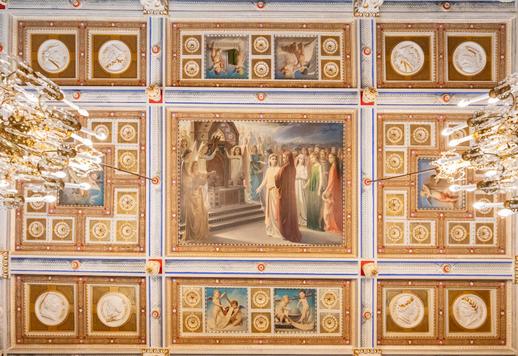 Dimora ottocentesca con soffitti affrescati affacciata sulla Piazza del Comune in vendita ad Assisi Image 9