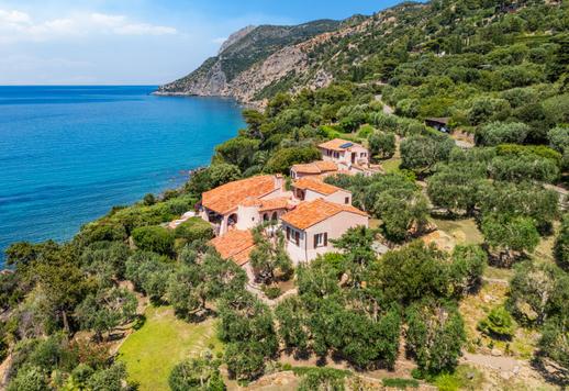 Propriété exclusive avec grandes terrasses et vue sur la mer à vendre sur le Monte Argentario Image 2