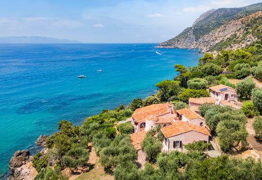 Propriété exclusive avec grandes terrasses et vue sur la mer à vendre sur le Monte Argentario Image 1