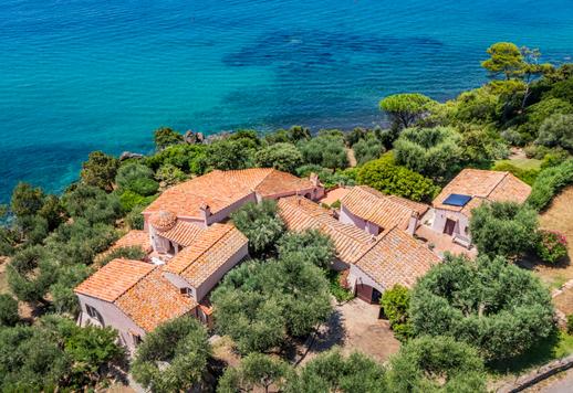 Propriété exclusive avec grandes terrasses et vue sur la mer à vendre sur le Monte Argentario Image 2