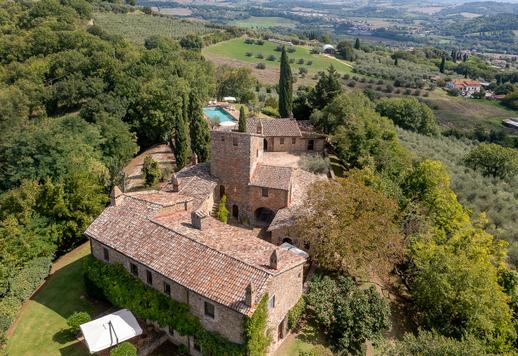 Tenuta con borgo medievale e 27 ettari di oliveto in vendita nelle campagne di Perugia Image 3