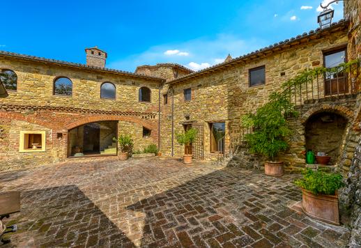 Tenuta con borgo medievale e 27 ettari di oliveto in vendita nelle campagne di Perugia Image 6
