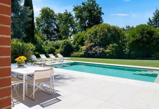 Lenyűgöző modern villa eladó Como megyében: elegancia és magánélet Lombardia szívében. Image 4