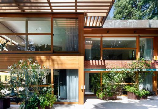 Lenyűgöző modern villa eladó Como megyében: elegancia és magánélet Lombardia szívében. Image 8