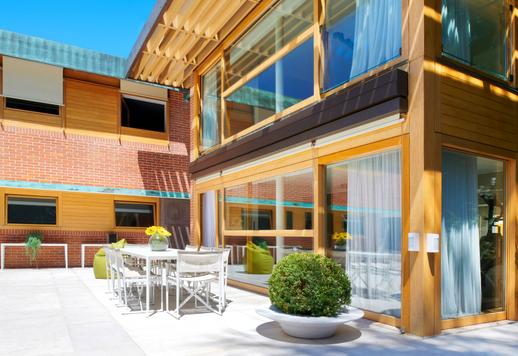 Lenyűgöző modern villa eladó Como megyében: elegancia és magánélet Lombardia szívében. Image 6