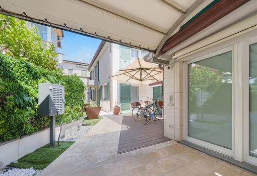 Villa ved sjøen til salgs i Versilia: Energieffektivitet og Domotic-komfort Image 2
