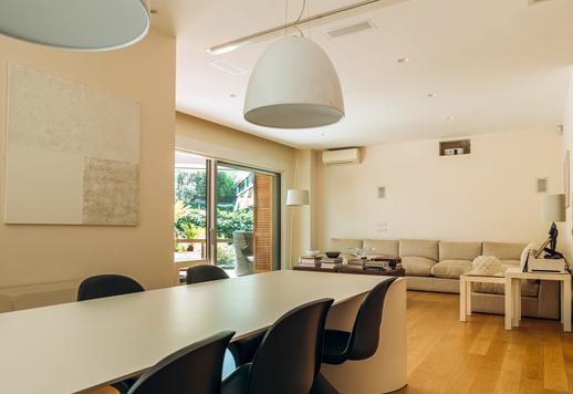 Appartement de luxe rénové à vendre dans le quartier exclusif de Camilluccia à Rome Image 2