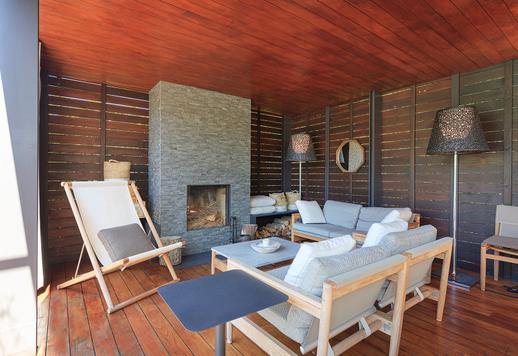  Prestigiosa villa indipendente con terrazza panoramica e arredi di design in vendita tra Italia e Svizzera Image 7