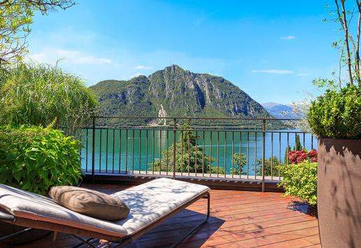  Prestigiosa villa indipendente con terrazza panoramica e arredi di design in vendita tra Italia e Svizzera Image 4