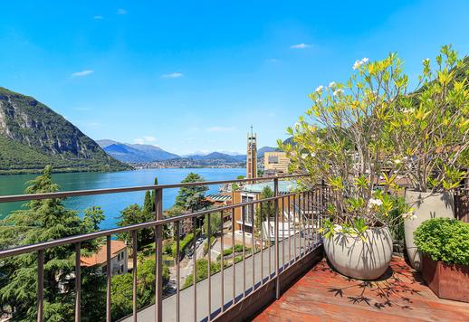  Prestigiosa villa indipendente con terrazza panoramica e arredi di design in vendita tra Italia e Svizzera Image 9