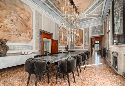 Apartamento finamente renovado con vistas al Gran Canal de Venecia en venta, combinando historia y diseño. Image 5
