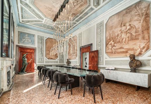 Apartamento finamente renovado con vistas al Gran Canal de Venecia en venta, combinando historia y diseño. Image 4