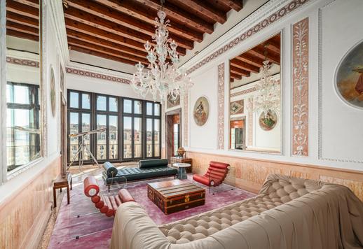 Apartamento finamente renovado con vistas al Gran Canal de Venecia en venta, combinando historia y diseño. Image 8