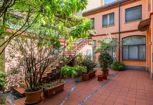 Villetta cittadina di pregio con corte interna e grandi terrazzi in vendita nel cuore di Milano Image 6