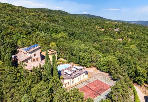 Albergo con ampio parco privato in vendita tra la Val d'Orcia e la Val di Chiana Image 3
