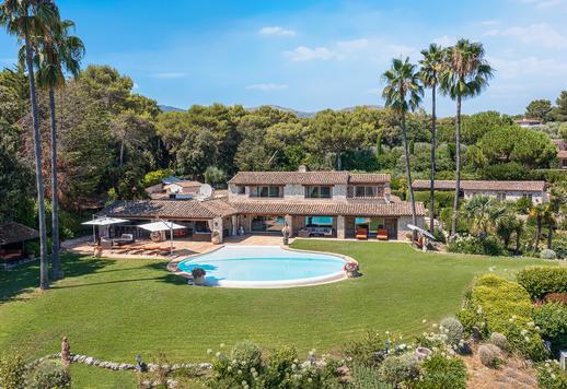 Fransız Rivierası&#39;nda mimar Louis Sorridente tarafından tasarlanan prestijli lüks villa satılık Image 1