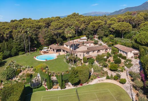 Fransız Rivierası&#39;nda mimar Louis Sorridente tarafından tasarlanan prestijli lüks villa satılık Image 2