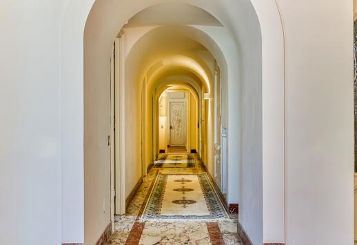 Propriedade de luxo com acabamentos elegantes à venda no coração de Roma Image 9