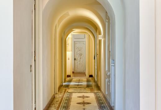 Propriedade de luxo com acabamentos elegantes à venda no coração de Roma Image 8