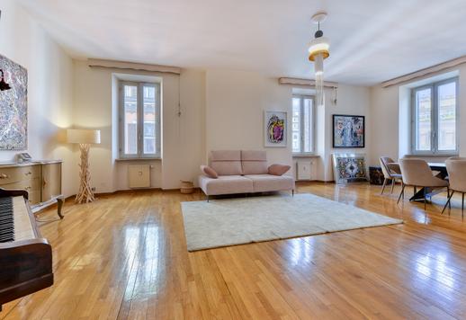 Propriedade de luxo com acabamentos elegantes à venda no coração de Roma Image 2