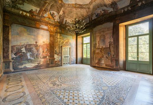 ブレシアの中心部にある、フレスコ画が描かれた高貴な建物の1階と2階が売りに出されています Image 1