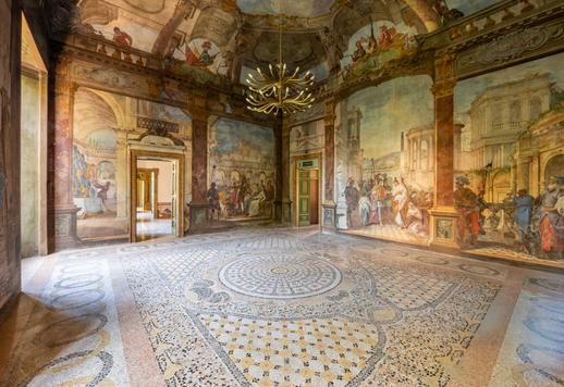 ブレシアの中心部にある、フレスコ画が描かれた高貴な建物の1階と2階が売りに出されています Image 3